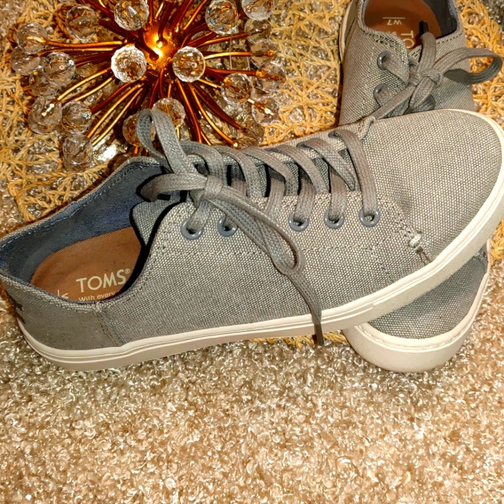 Toms